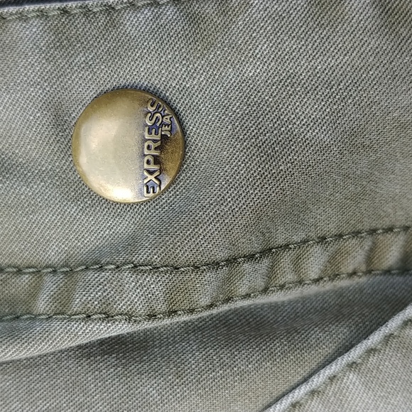 EXPRESS Front-Snap Skirt - Picture 4 of 13